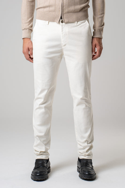 Pantalone chino in gabardina panna