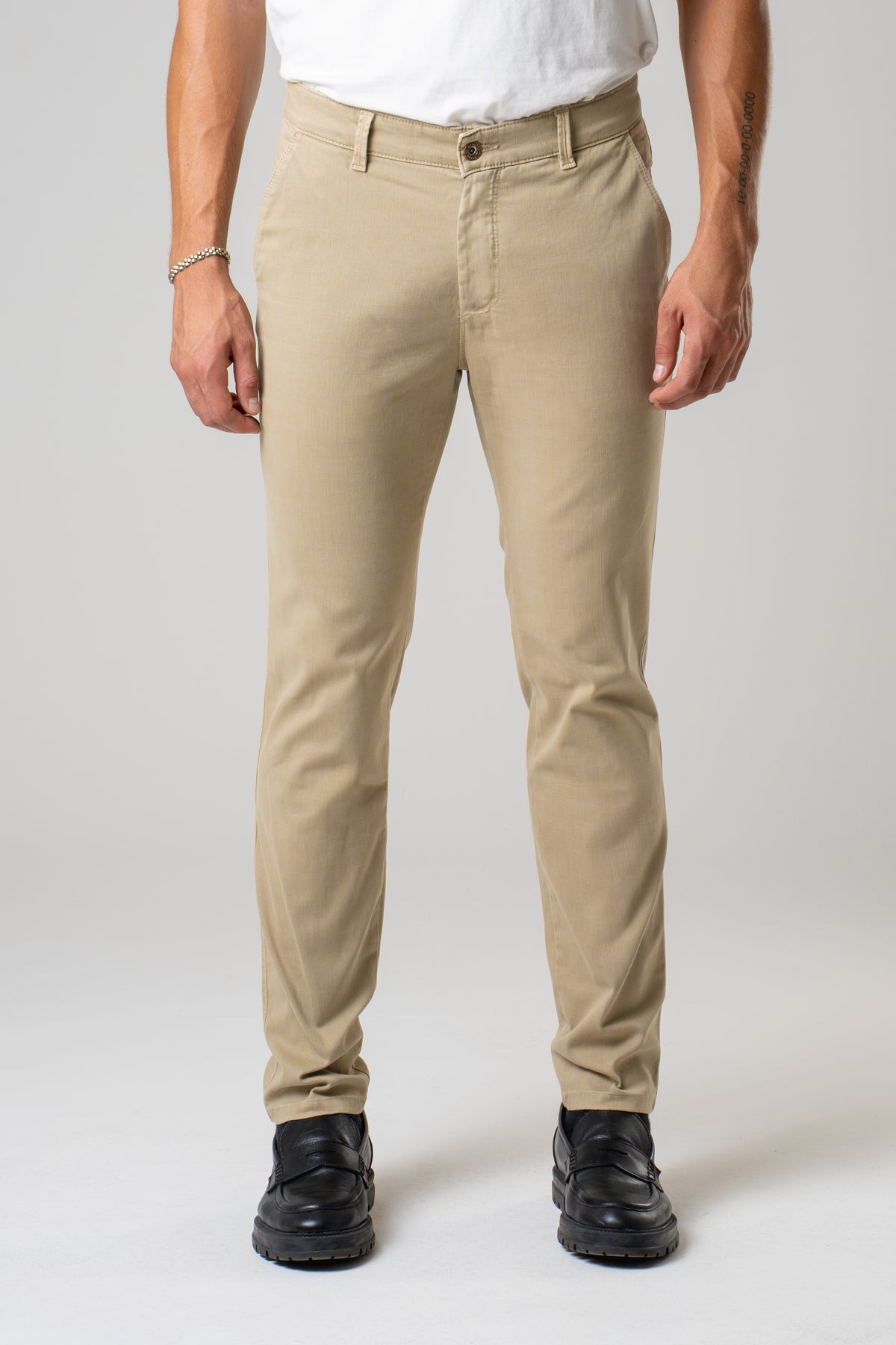 Pantalone chino in gabardina stampa micro