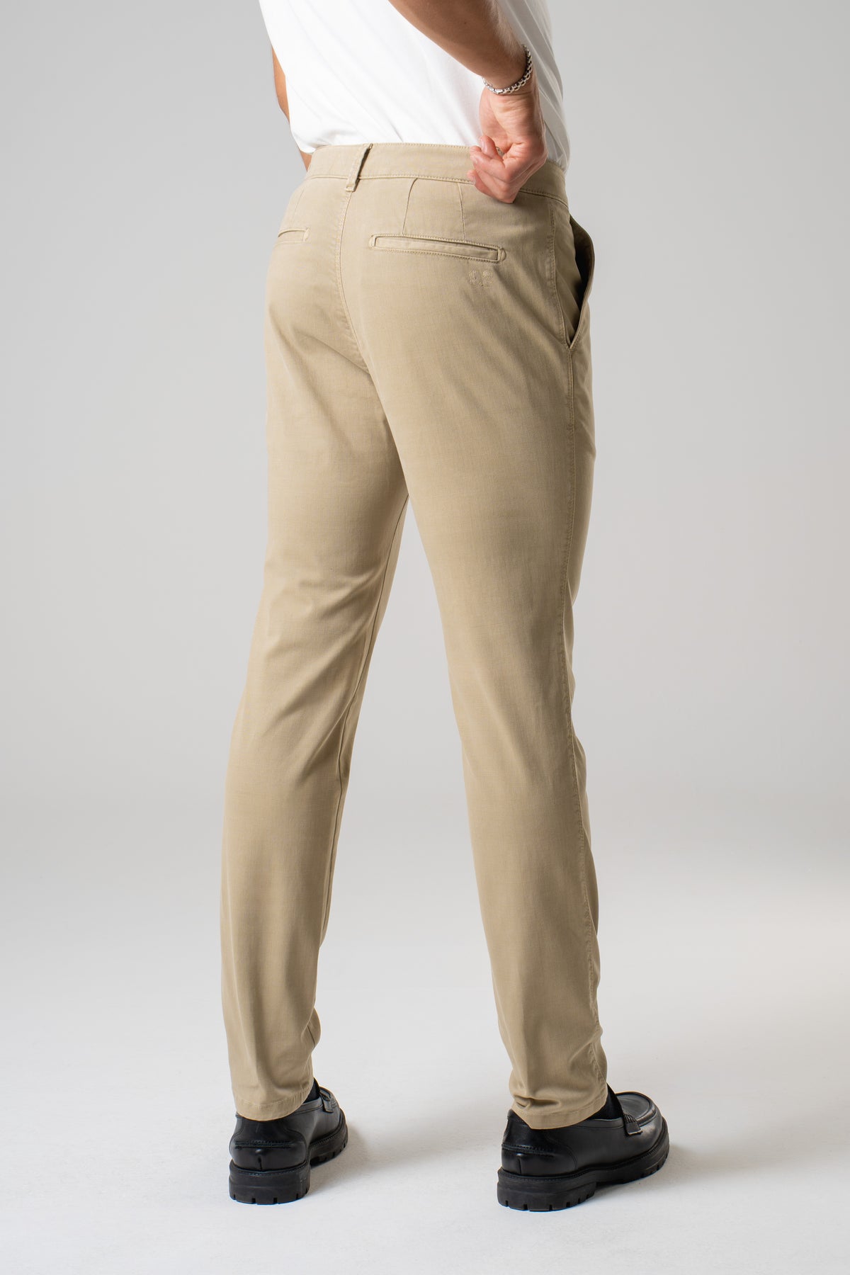 Pantalone chino in gabardina stampa micro