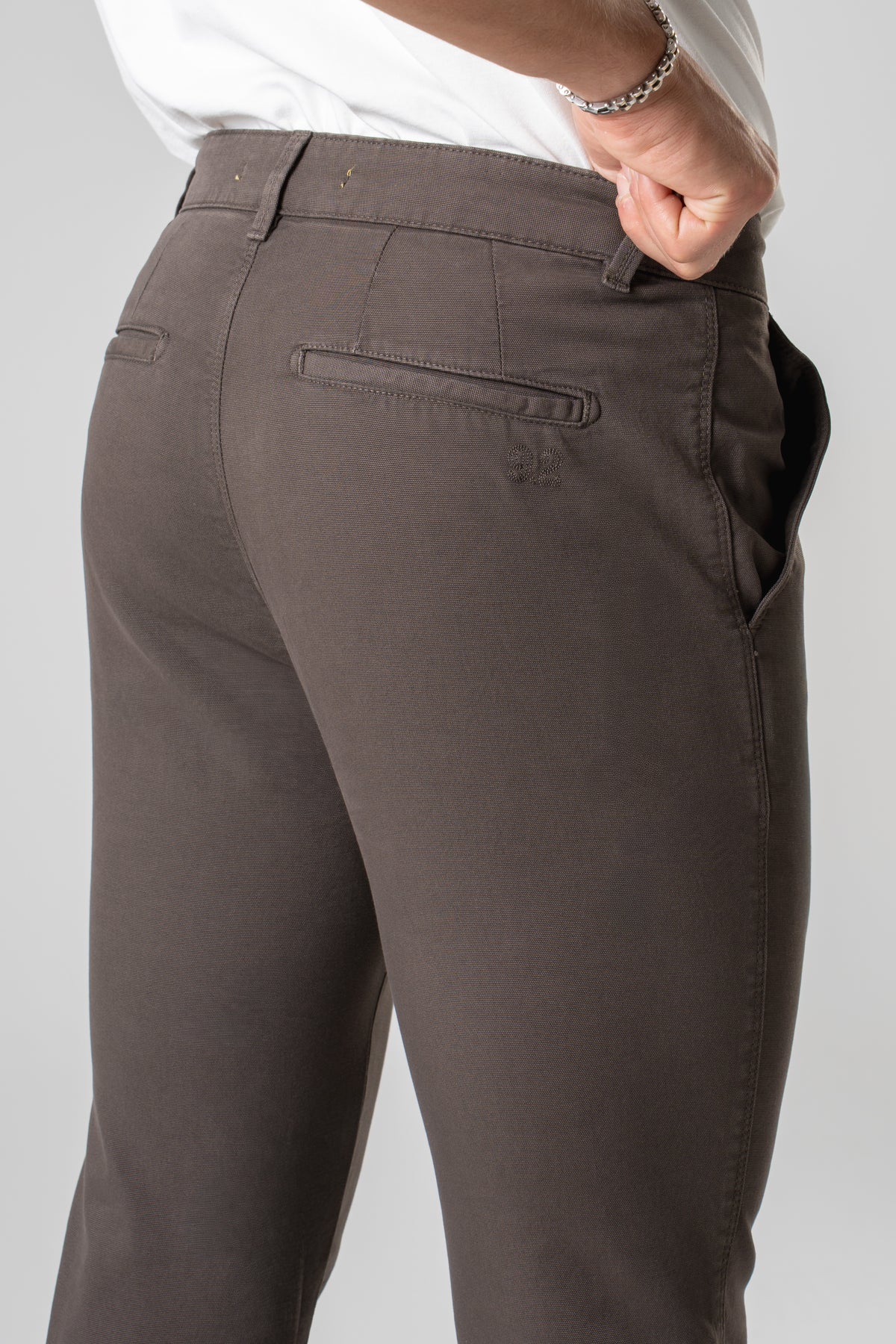 Pantalone chino in armatura puntino