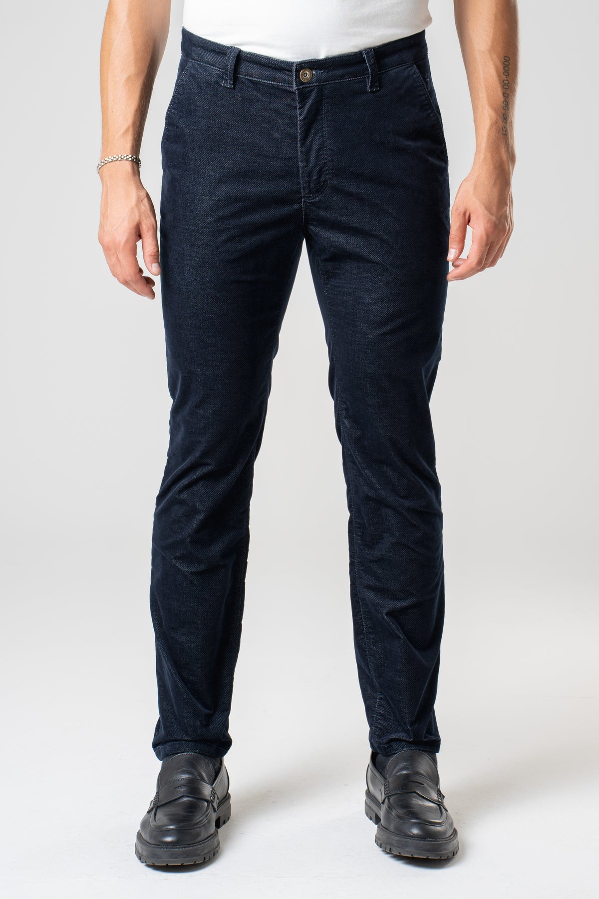 Pantalone chino in velluto armaturato effetto denim