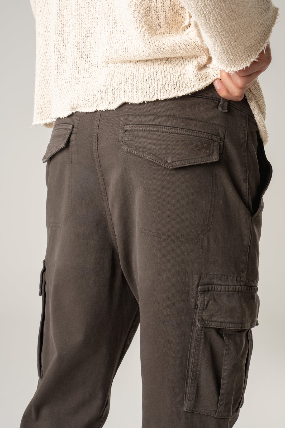 Pantalone cargo tascone in gabardina moro