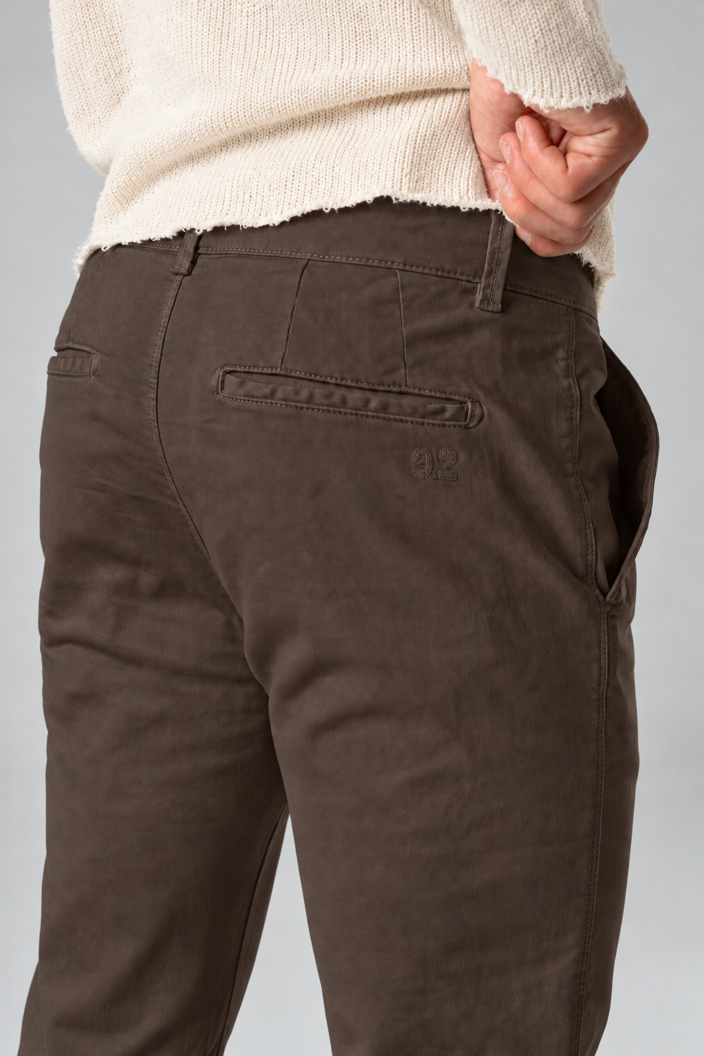 Pantalone chino in gabardina moro