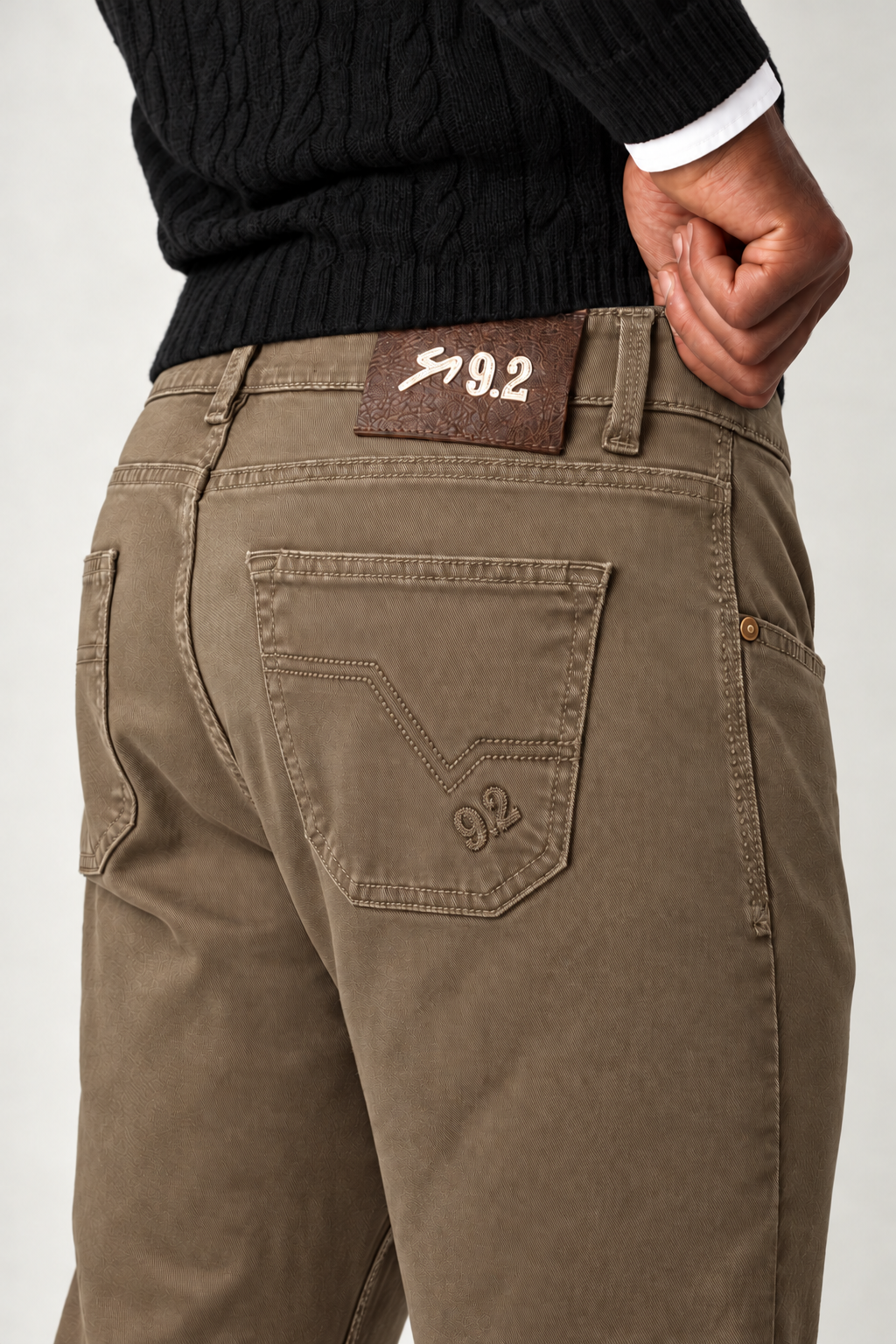 Pantalone 5 tasche gabardine fango