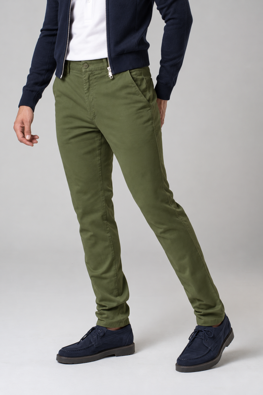 Pantalone chino in gabardina militare